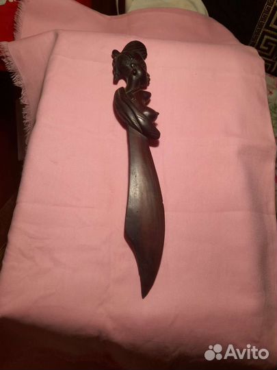 Чёрное дерево для резки бумаги