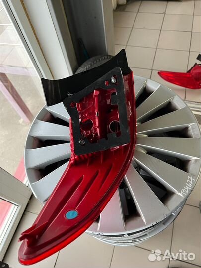 Фонарь правый Peugeot 408