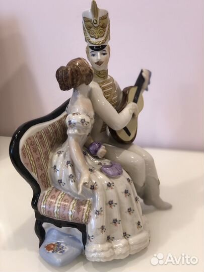 Статуэтка фарфор. Старинный романс. Гусар с дамой