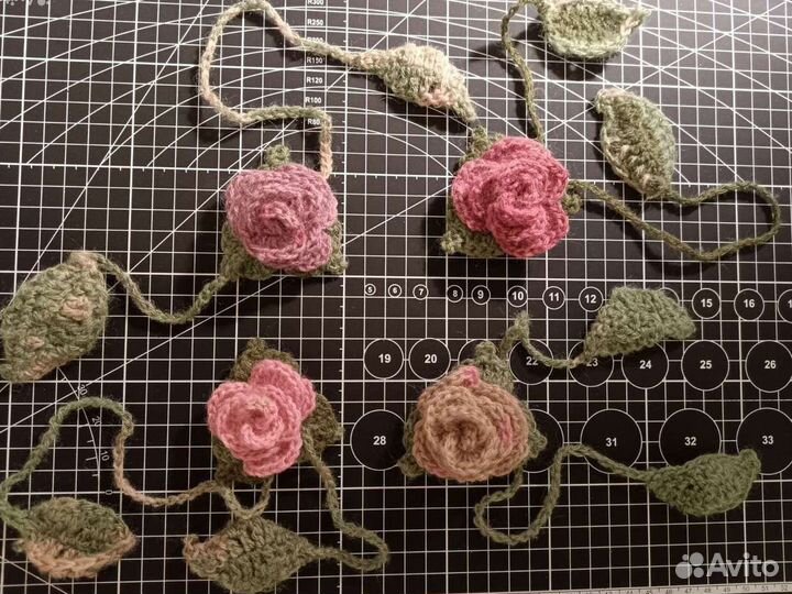 Брошь роза вязанная крючком