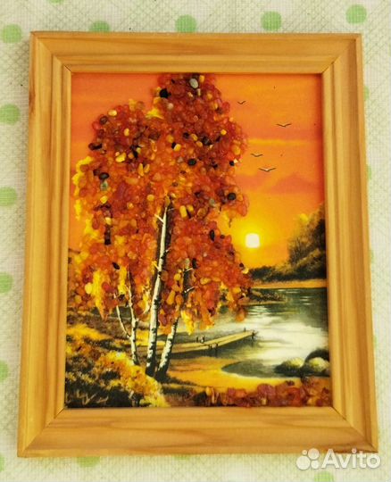 Картина с янтарём 14,5 х 17,5 см