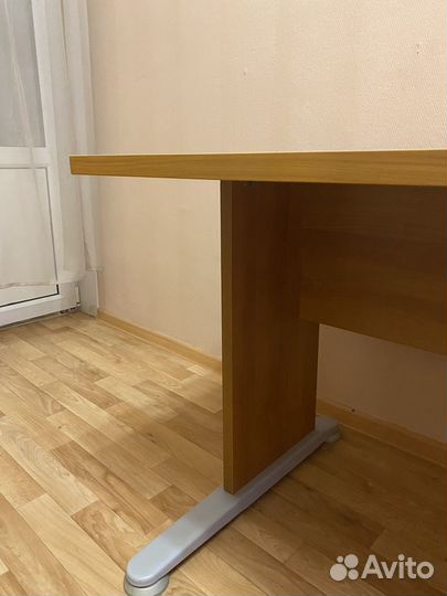 Письменный стол (парта)