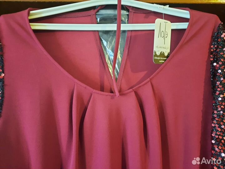 Платье с широкими рукавами