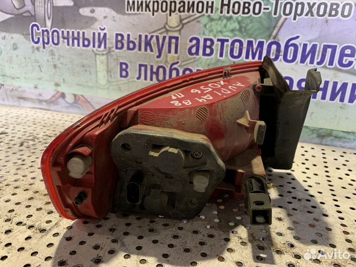 Фонарь задний правый Audi A4B8