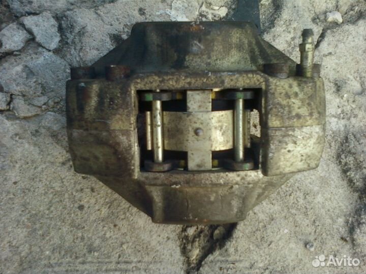 Суппорт передний на мерседес