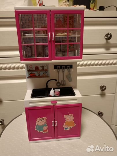 Игрушки семья Свинка Пеппа фигурки и кухня семьи