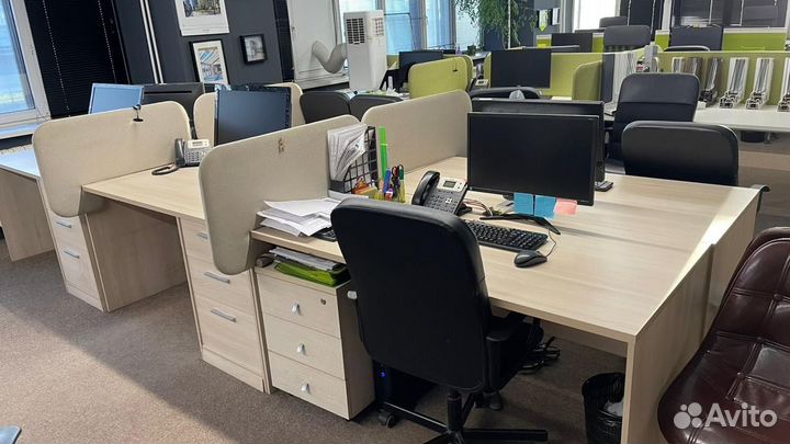 Офисные столы с перегородками