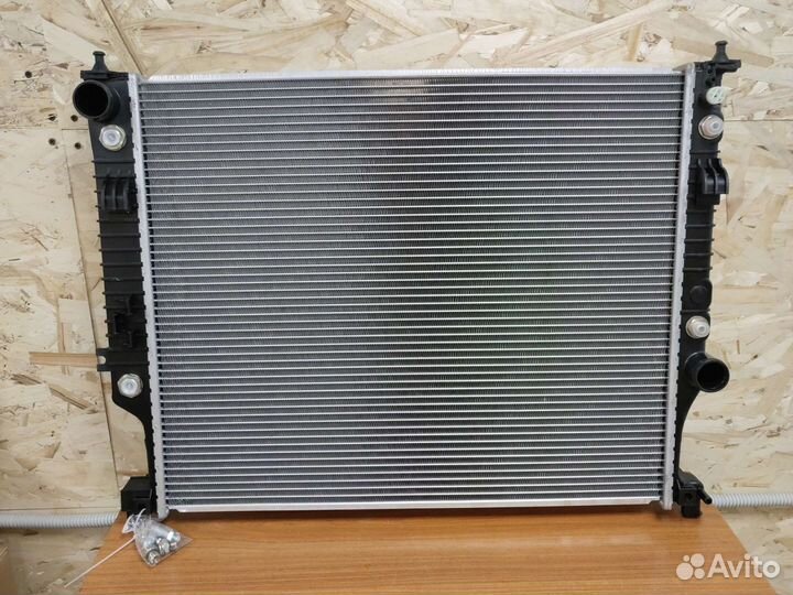 Мерседес радиатор охлаждения 164 А2515000703