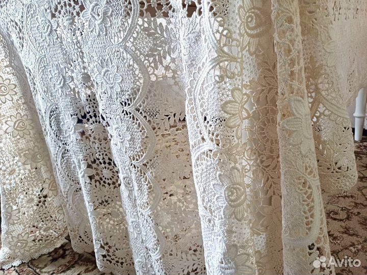 Роскошная большая новая кружевная скатерть