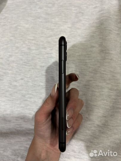 Телефон iPhone 11