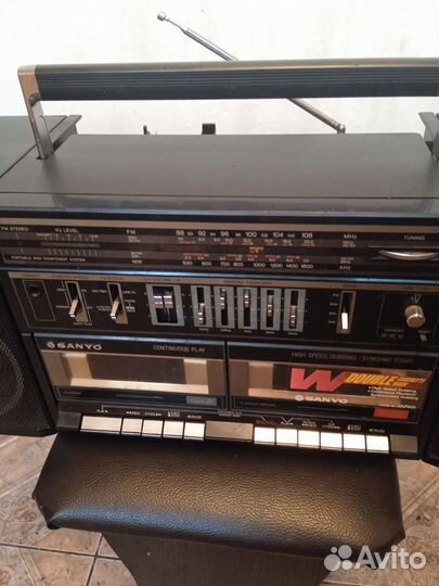 Раритетный магнитофон Sanyo c35