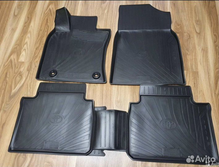 Автомобильные коврики Toyota Camry 70