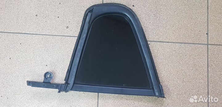 Форточка задней двери Volvo S60