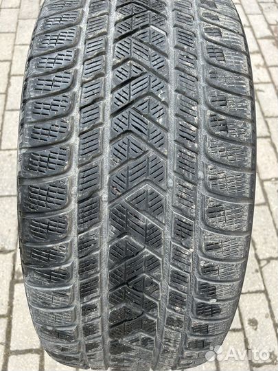 Pirelli P Zero 285/40 R22 V