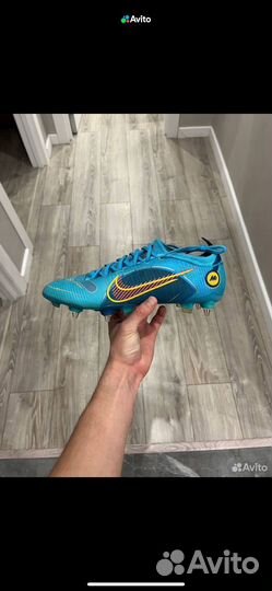 Футбольные бутсы