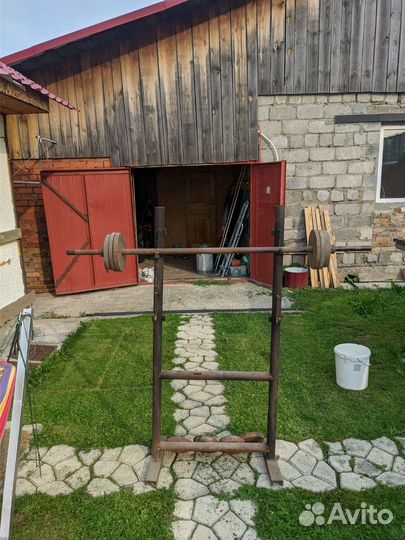 Стойка со штангой