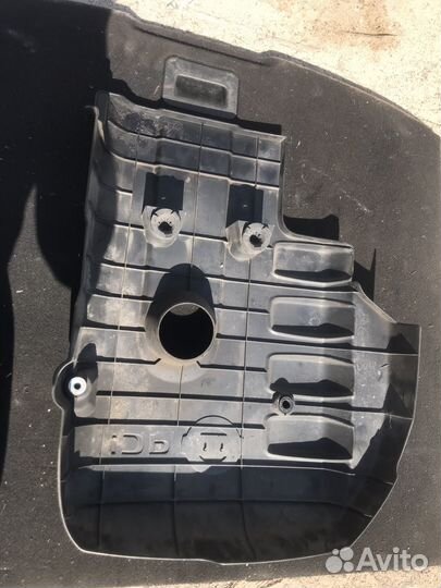 Декоративная крышка двс Nissan Pathfinder R51