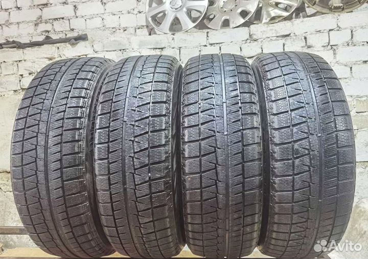 Bridgestone Blizzak Revo GZ 215/60 R17 96S