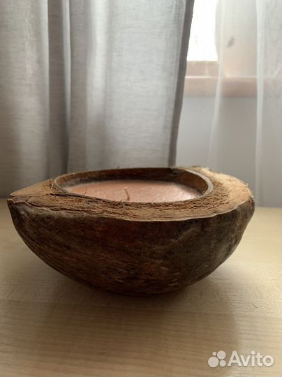 Свеча интерьерная в кокосе