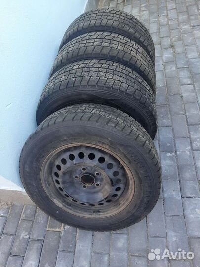 Dunlop Winter Maxx 215/65 R16