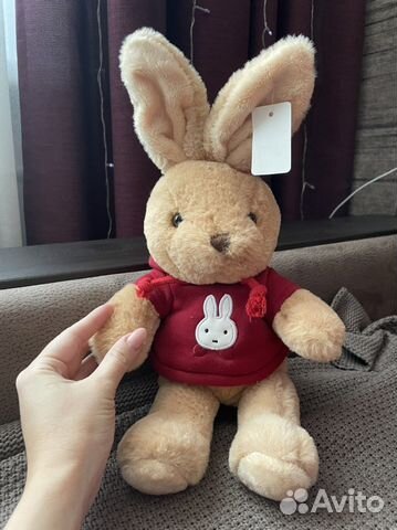 Мягкая игрушка кролик в толстовке