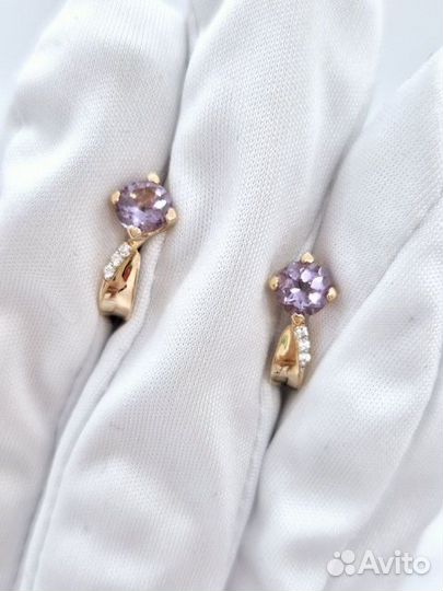 Золотые серьги с камнем