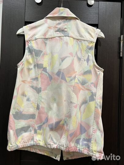 Джинсовая жилетка тай дай levis