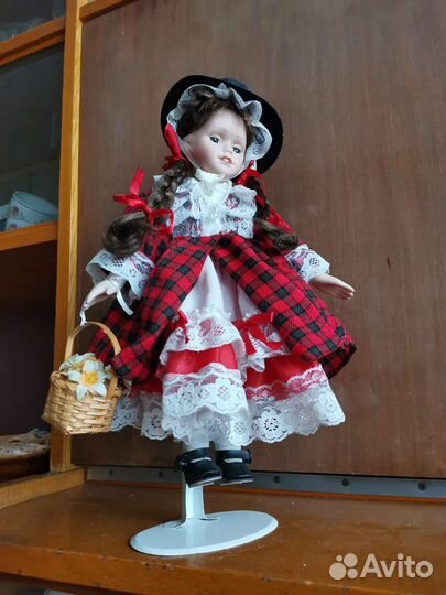 Кукла фарфоровая коллекционная