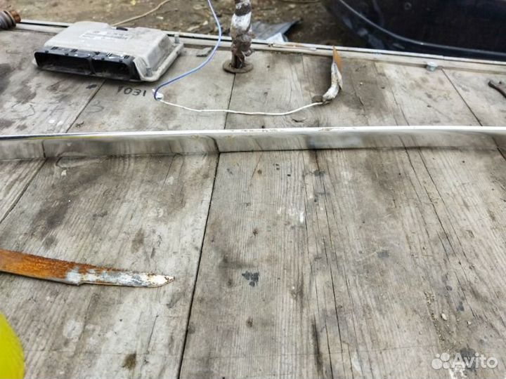 Молдинг крыши левый Volkswagen Touareg 7L6 BMV