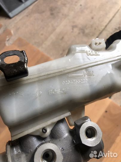 Главный тормозной цилиндр Toyota auris E150