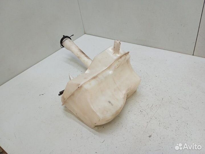 Бачок омывателя лобового стекла Mazda Tribute 2.0