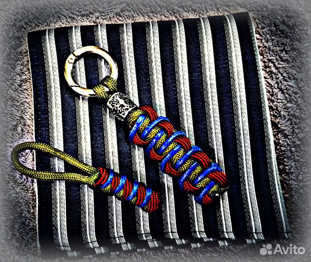 Брелок из паракорда ручная работа