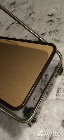 Складной сервировочный столик на колёсах