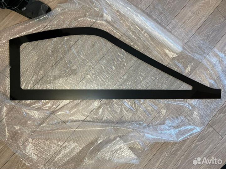 Стекло двери правое короткое New Holland