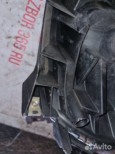 Фара галоген правая Volvo Хс70 2002