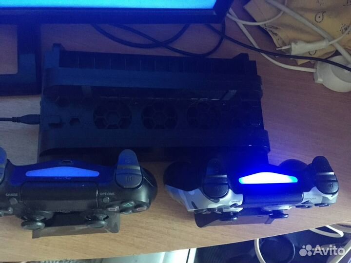 Ps4 на 1 терабайт+ 2 джойстика+ зарядная станция