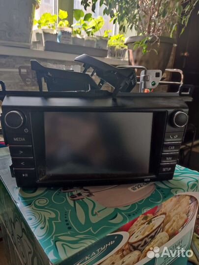 Оригинальная автомагнитола Toyota Rav-4 + камера