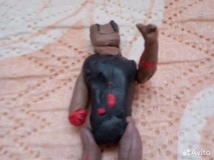 Фигурка зомби из пластилина