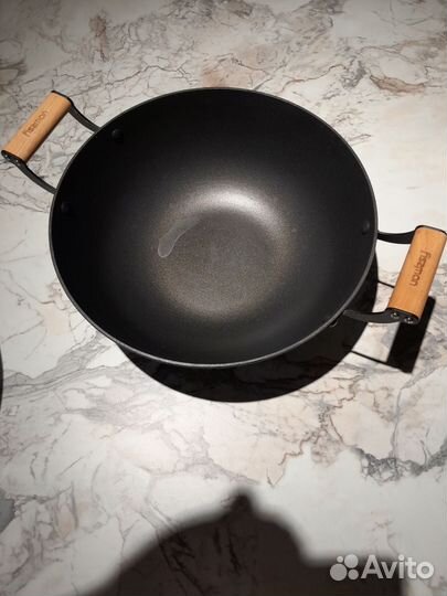 Кастрюля чугунная