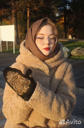 Якутские зимние женские варежки с бисером