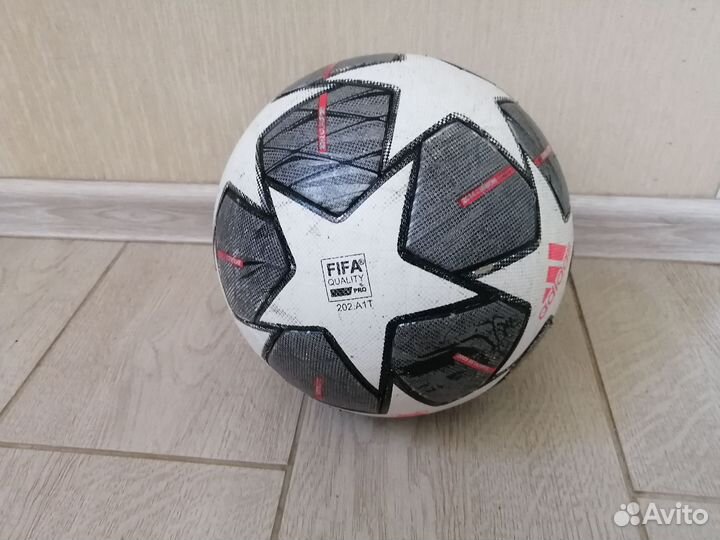 Футбольный мяч