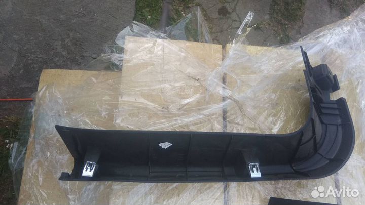 Обшивка крышки багажника Сан Ёнг Актив 20