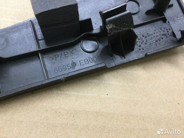 Накладка декоративная правая Nissan Pathfinder