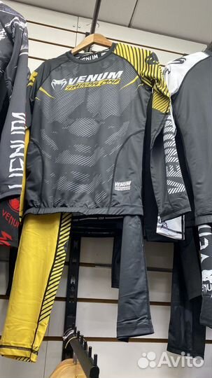 Тренировочные рашгарды и тайтсы venum в наличии
