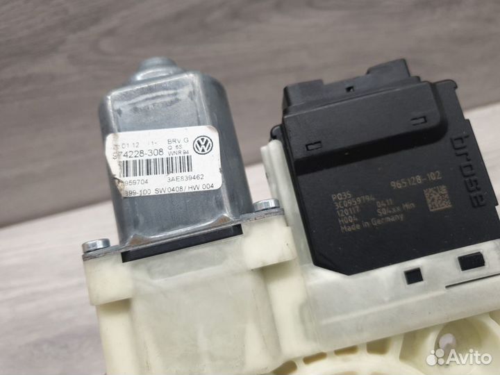 Моторчик стеклоподъёмника задний правый Volkswagen Passat B7 2011-2015