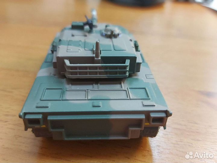 Модель танк Тип 90 Япония 1:72