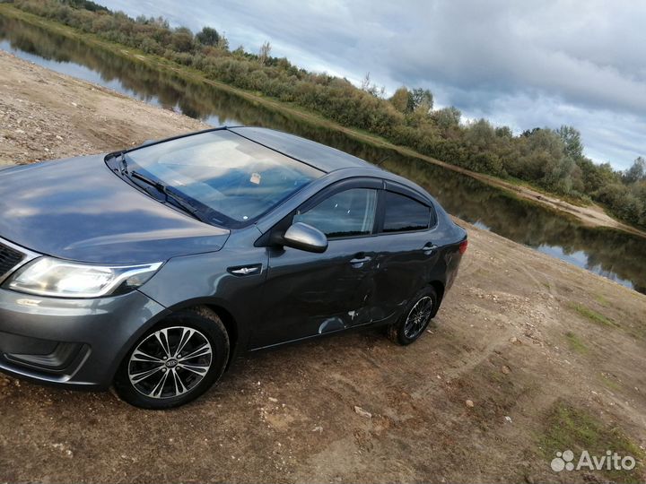 Kia Rio 1.4 МТ, 2011, битый, 207 000 км