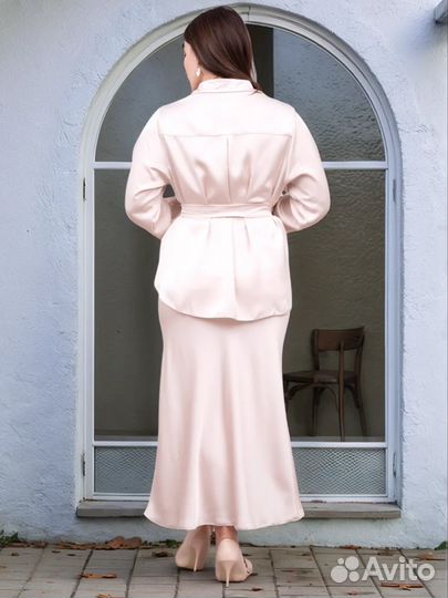 Классический костюм с юбкой 52 р женский