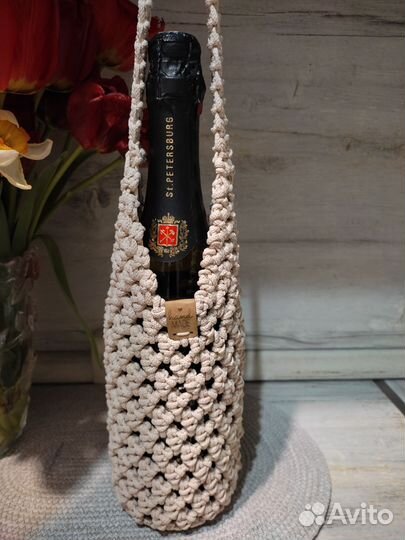 Вязаная корзинка для бутылки