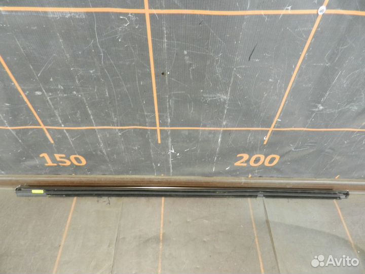 Накладка стекла заднего левого-Volkswagen Tiguan 2